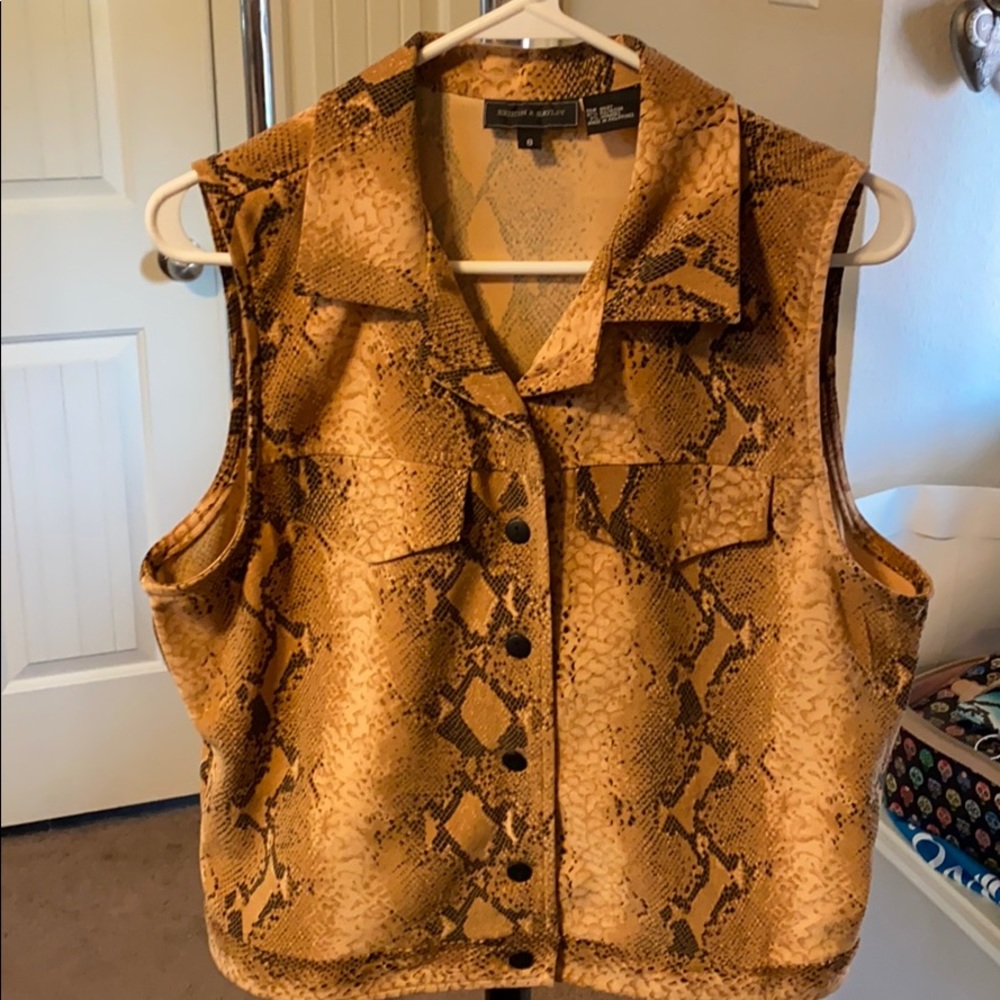 Snake skin print vest size 8